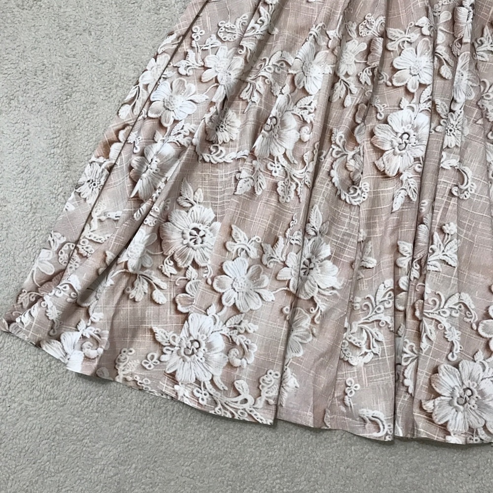 Midi Skirt NWOT Floral Lace Printed Length 34” Beige Size L - Picture 9 of 11
